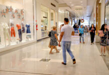 Comércio gera vagas temporárias: entenda os direitos dos trabalhadores